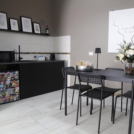 Grey Apartment Caiazzo Екстер'єр фото