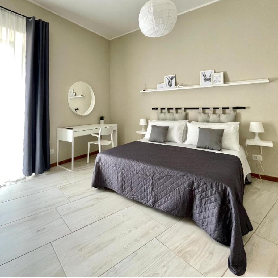Grey Apartment Caiazzo Екстер'єр фото