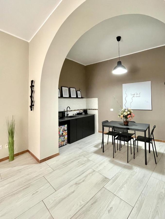 Grey Apartment Caiazzo Екстер'єр фото