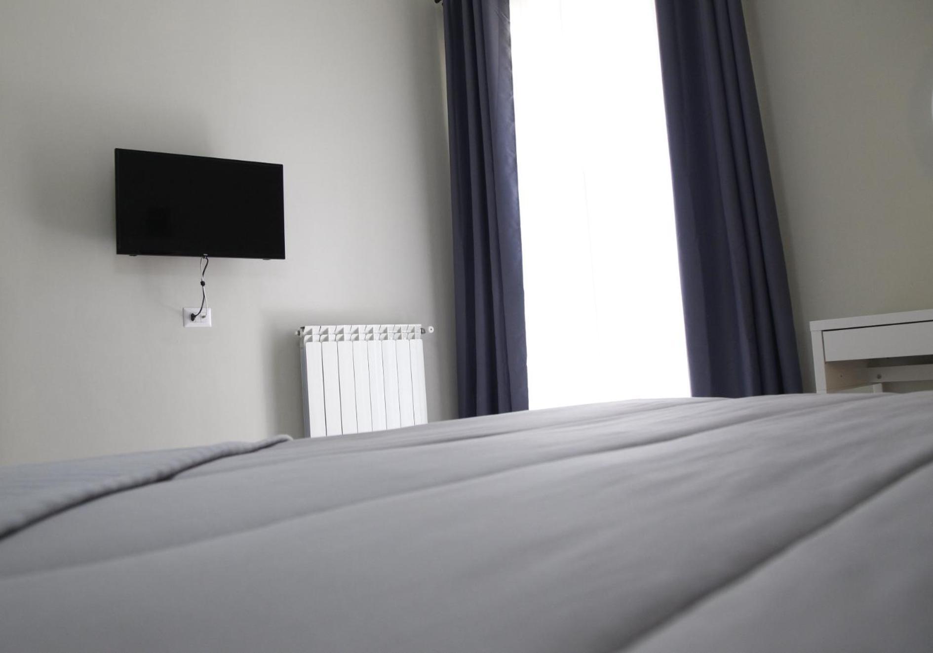 Grey Apartment Caiazzo Екстер'єр фото